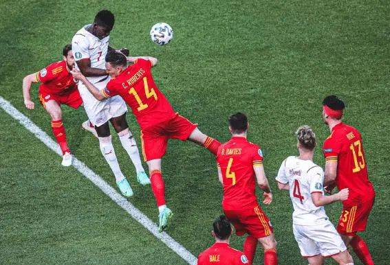 包含瑞士国家队凭借默契配合，击败对手的词条