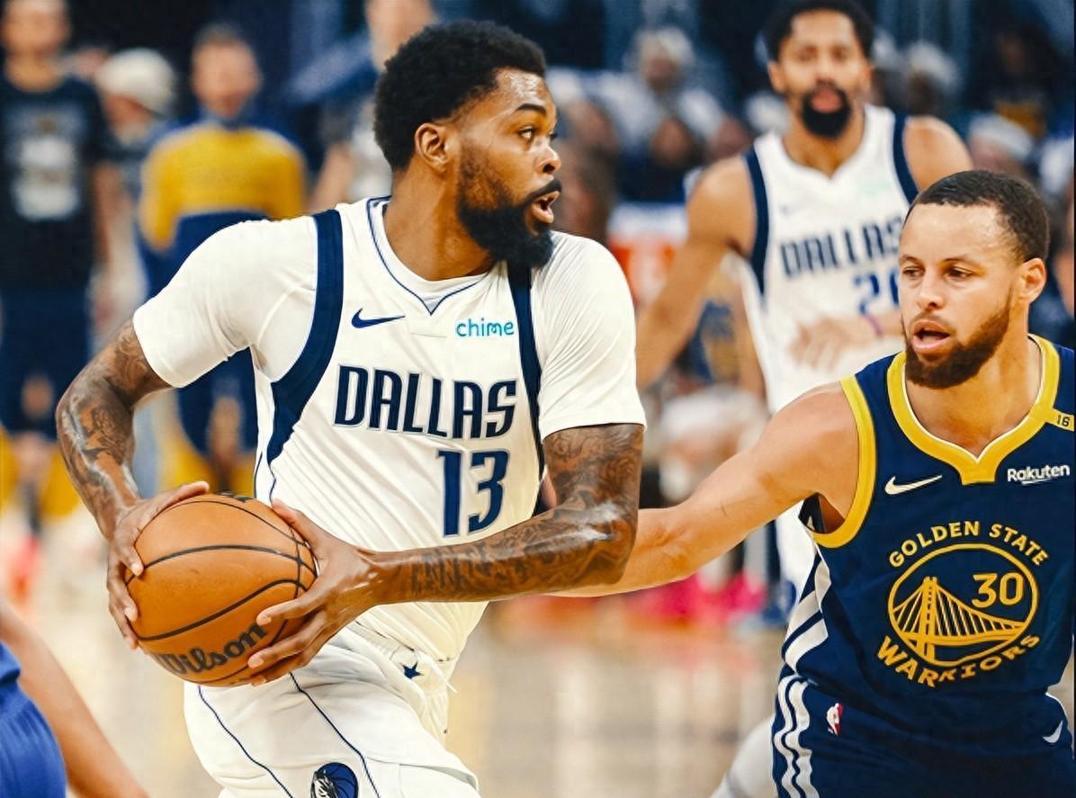 勇士主场击败尼克斯，库里发威，助球队止住颓势